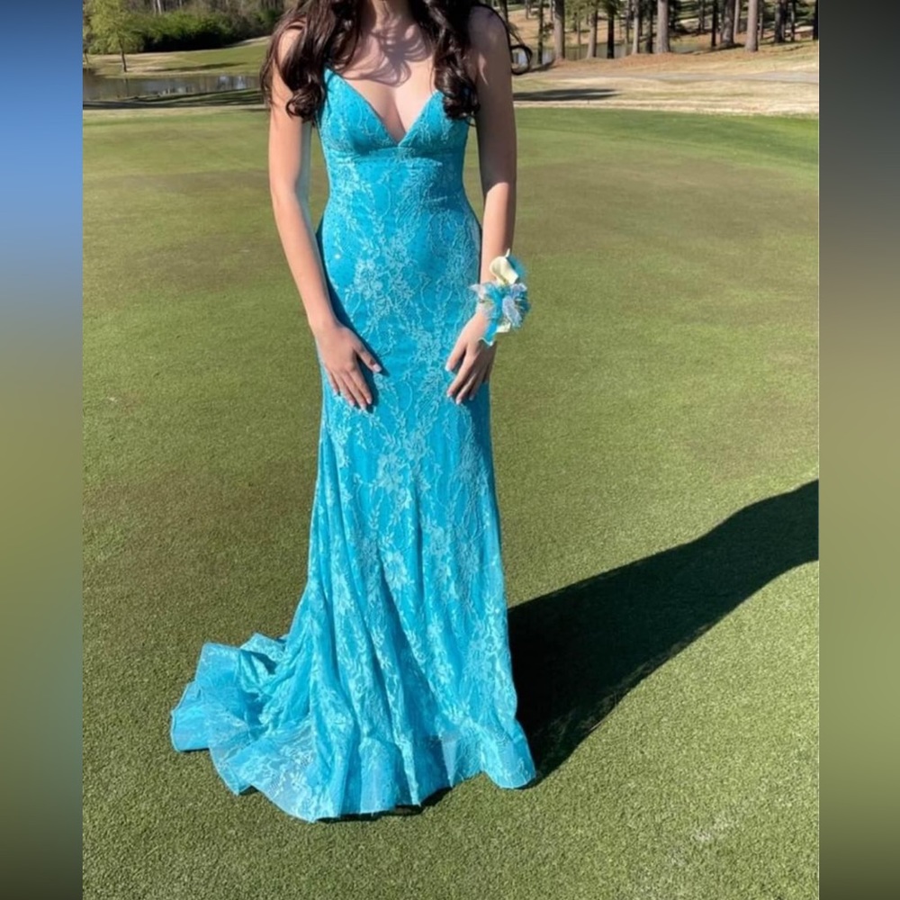 Sherri Hill Prom Dress Size 4 fits like a 2